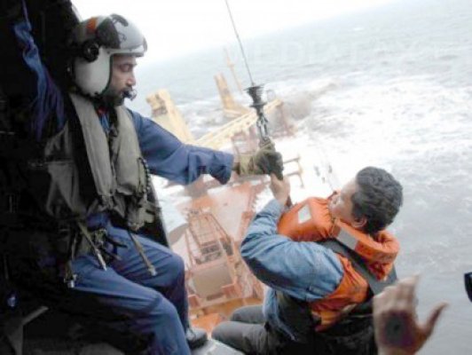 Marinarii români de pe nava scufundată în India sunt teferi